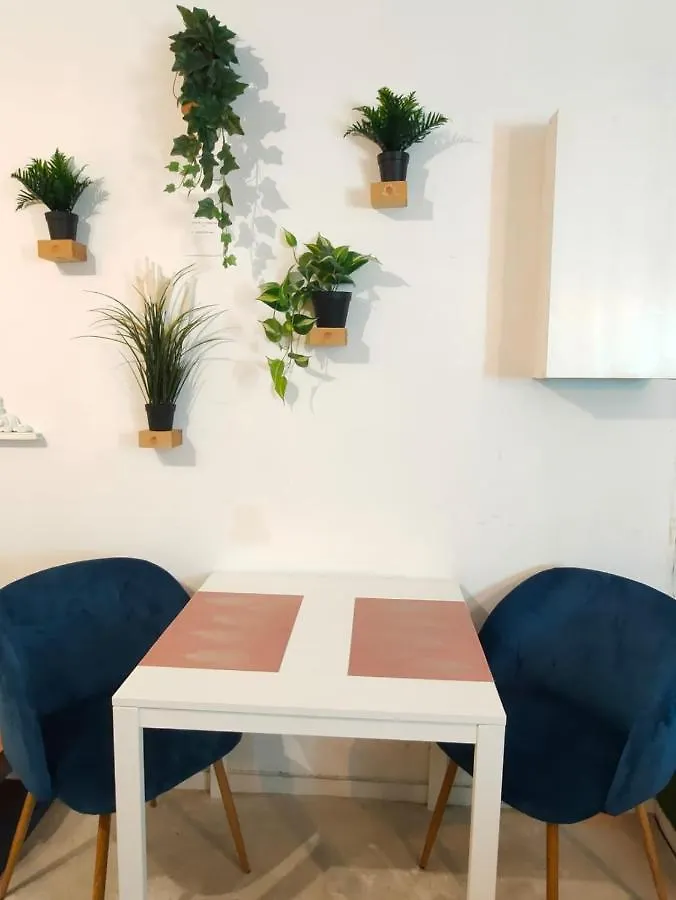 Apartment Green Room Bari Italien